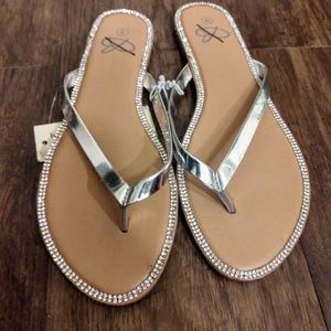 Ladies flip flop slides